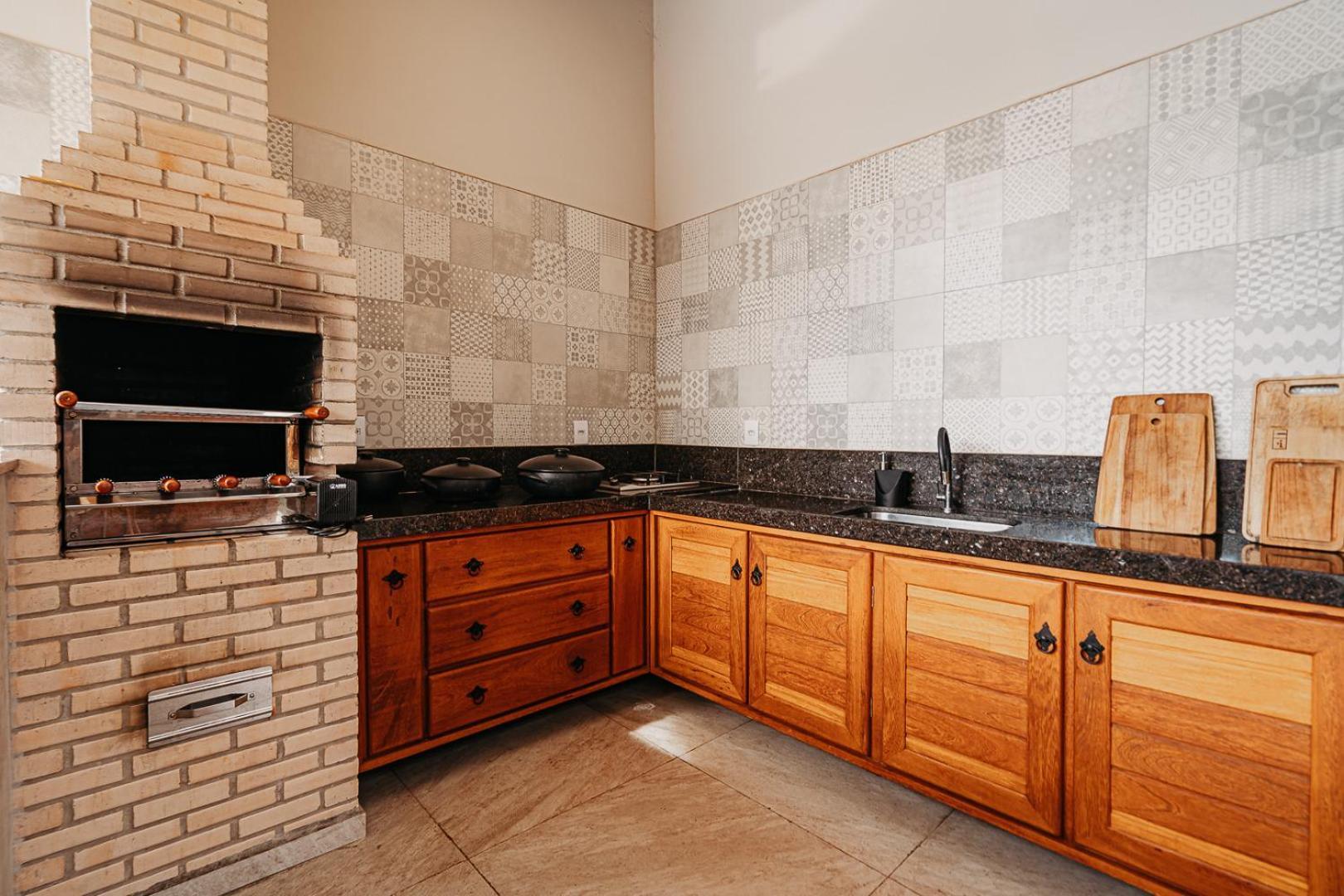 Casadecastelhanos, Quadra Do Mar De Castelhanos, 4 Suites Com Ar, Churrasqueira, Piscina, Hidromassagem, Cozinha Integrada Gourmet Ideal Para Familia E Amigos Anchieta  Luaran gambar