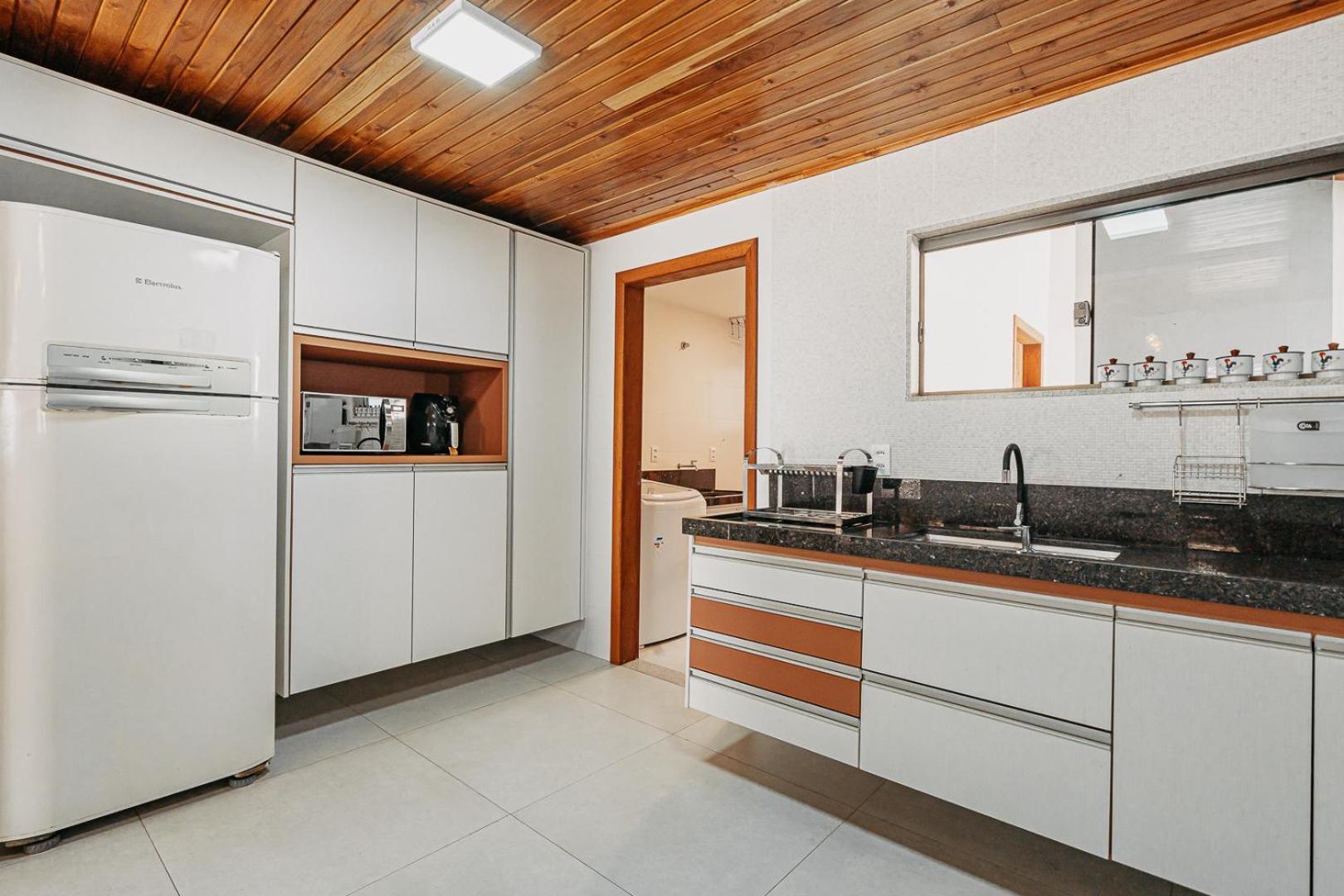 Casadecastelhanos, Quadra Do Mar De Castelhanos, 4 Suites Com Ar, Churrasqueira, Piscina, Hidromassagem, Cozinha Integrada Gourmet Ideal Para Familia E Amigos Anchieta  Luaran gambar
